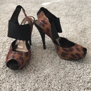 Simply Vera animal leopard print heels size 6